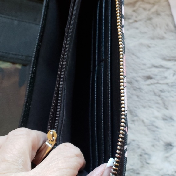 🆕️ WT Betsy Johnson Wristlet - Picture 4 of 7